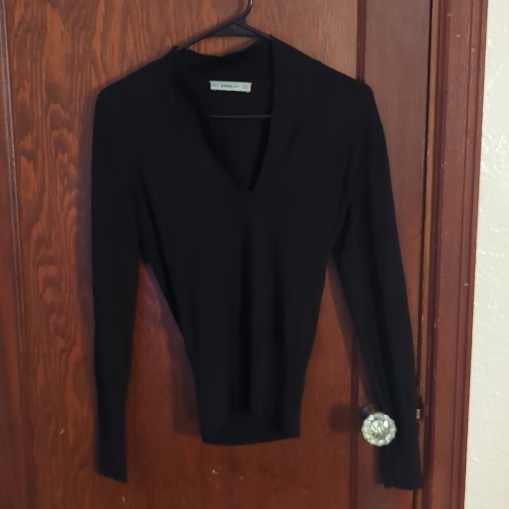 Zara Knit Long Sleeve V Neck Closet Staple Minimalist Classic Shirt Size Small